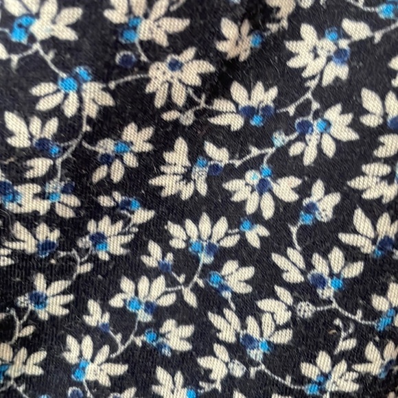 Adorable navy floral H&M top, medium, excellent preowned condition - Picture 7 of 12